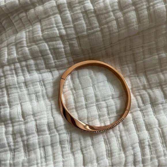 Kate spade Do The Twist Pave Hinged Bangle - Picture 4 of 10